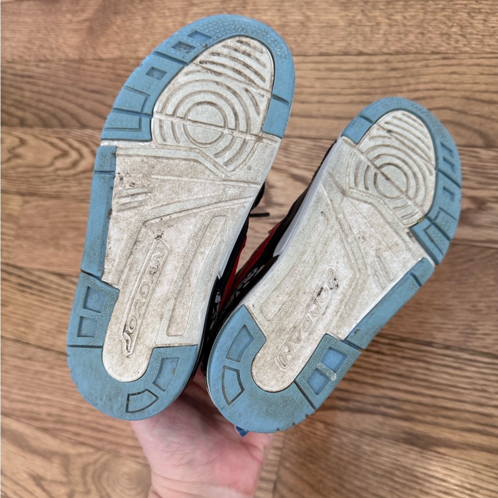 Boys Jordan low top sneakers size 13 - Picture 4 of 5